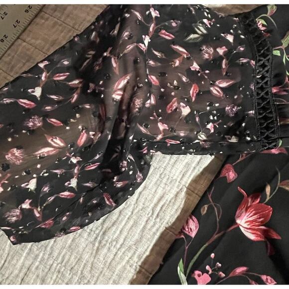 Fever Women’s Blouse -L- Black Floral Flutter Sleeves -Cottagecore Romantic-EUC - Picture 7 of 11